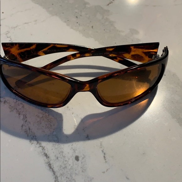 Leapord print sunglasses 😎 - Picture 3 of 6